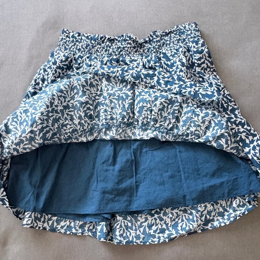 J.Crew Factory ruffled smocked-waist skirt  a blue white floral leaf  M - Picture 4 of 8